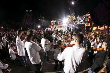 Los nietos de Sary Mánchez abren la final de murgas del Carnaval de 'Una noche en Río' (Foto TA)